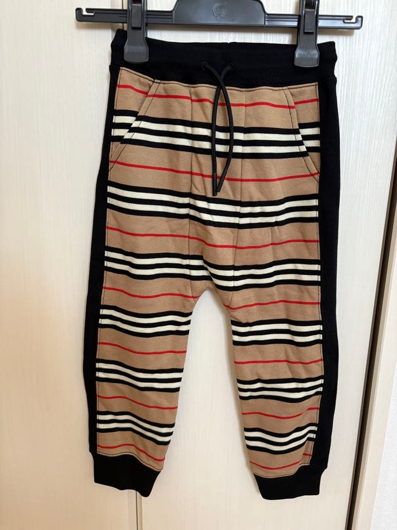新品タグ付き♡Burberry アイコンストライプ　コットンジョギングパンツ