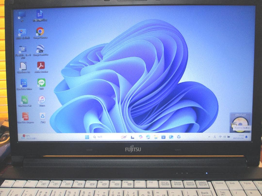 富士通 i3/SSD１２８GB新品/8GB/DVD/office