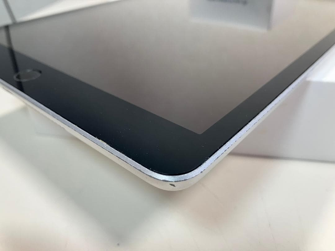 iPad 第9世代　256GB シルバー　Wi-Fiモデル カバーガラスつき