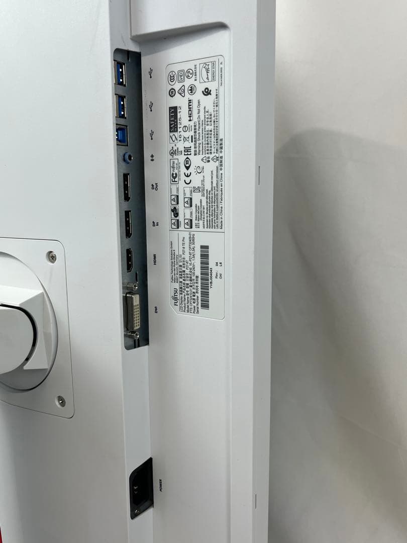 2K 27インチモニター Fujitsu P27-8T内蔵スピーカー人感センサー