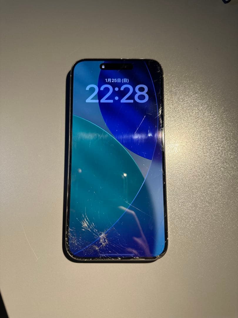 iPhone 15 pro max 256GB 箱有り　ひび割れあり