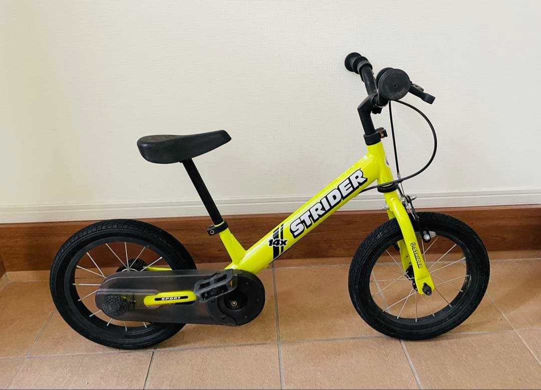 ストライダー 限定STRIDER 14X ライムイエロー スタンド＆空気入付き
