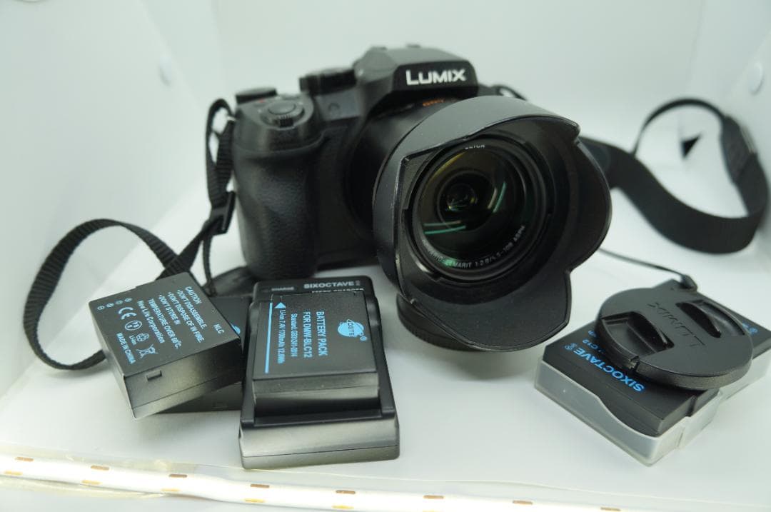 m*u様 LUMIX DMC-FZ300ミラーレス一眼カメラ バッテリー5個、充