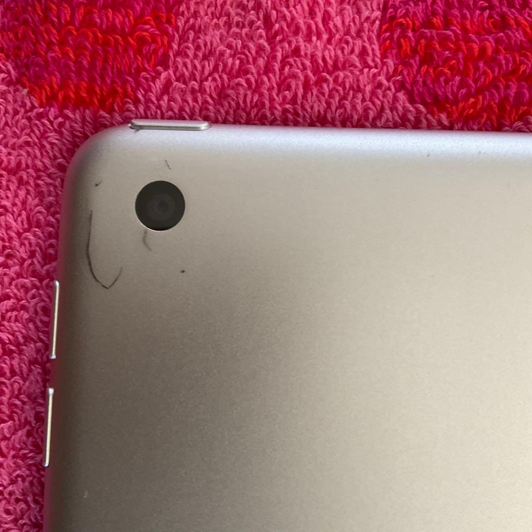 iPad 第9世代 シルバー ケース付き