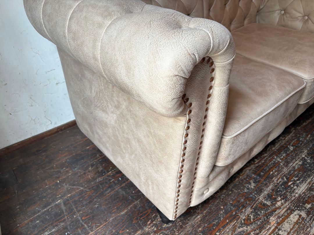 ベージュ ヴィンテージ チェスターフィールド風 ソファ レトロ