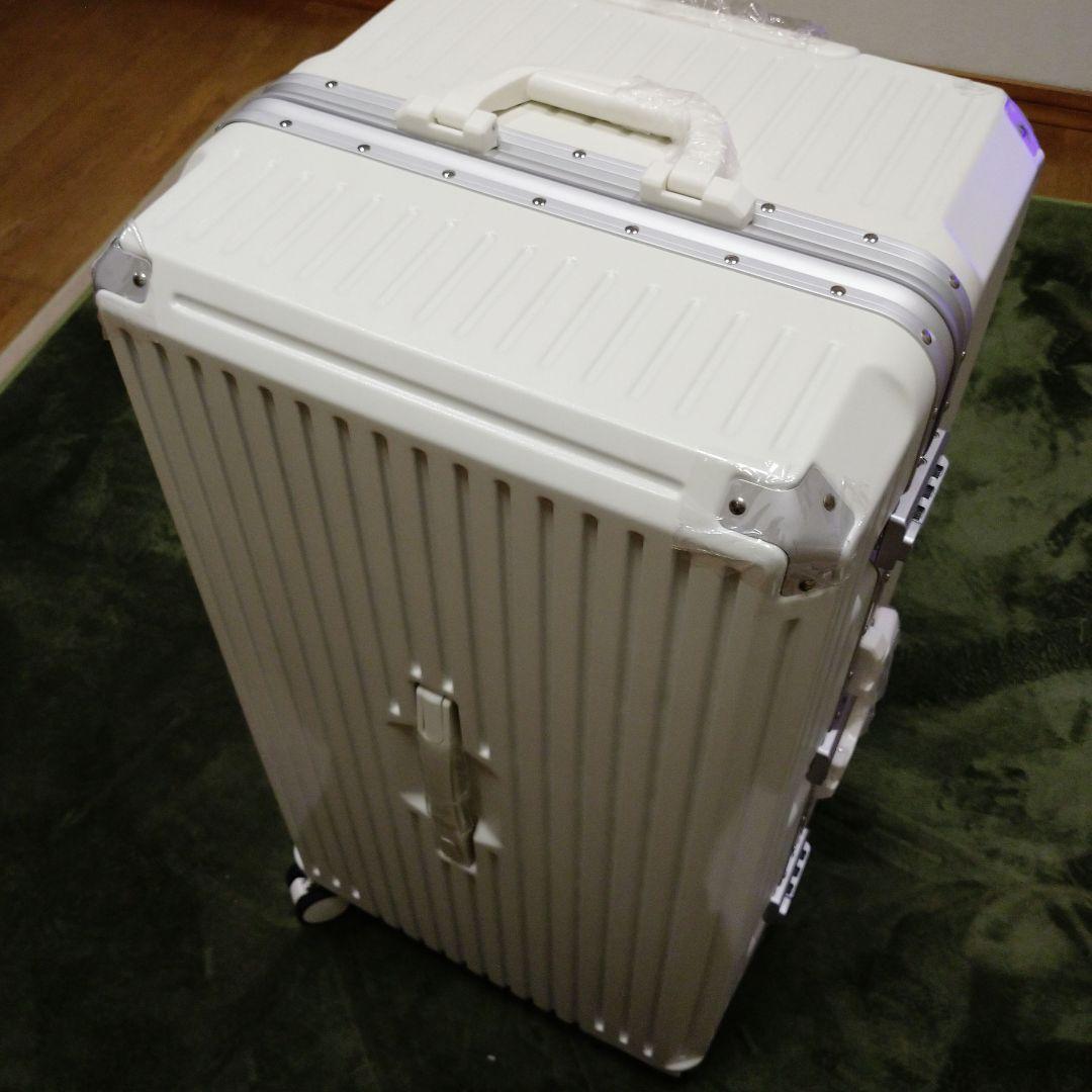 【タンスのゲン】大容量キャリーケース。スーツケース カップホルダー付 アルミ