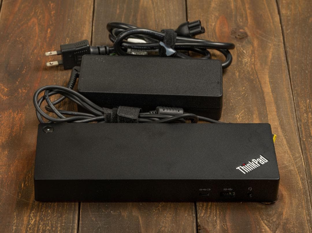 ThinkPad ユニバーサル Thunderbolt 4 ドック　箱なし