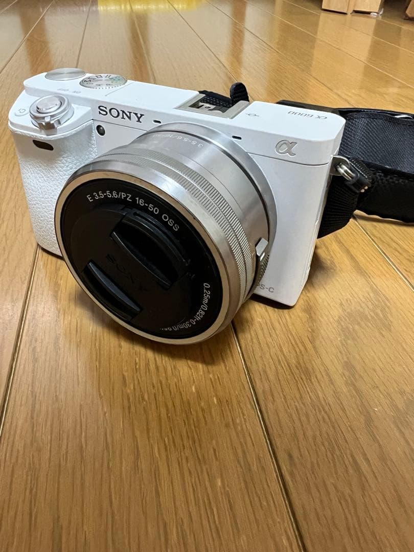 ソニー　SONY α6000 デジタル一眼レフカメラ　ダブルズームレンズキット