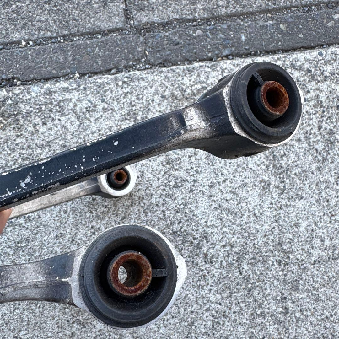 V36スカイライン　アッパーアーム　セダン用