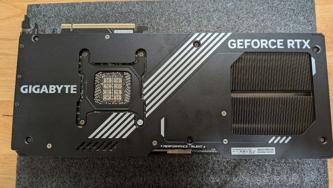 新品同様 GIGABYTE GEFORCE RTX 5090 WINDFORCE
