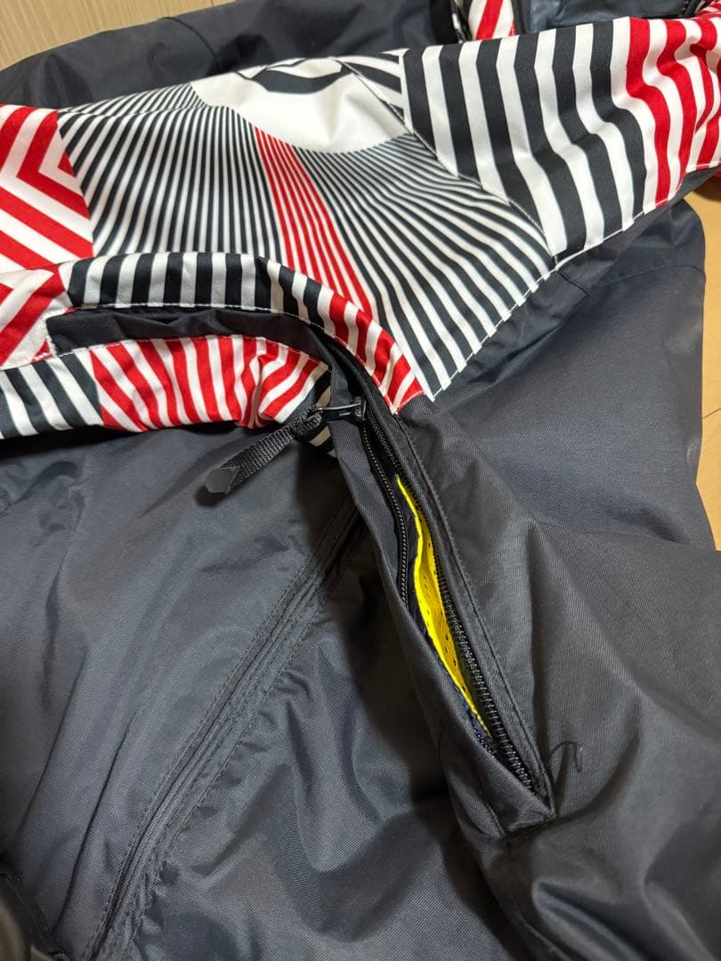【美品】VOLCOM ボルコム スノーボードウェア ジャケット Mサイズ メンズ