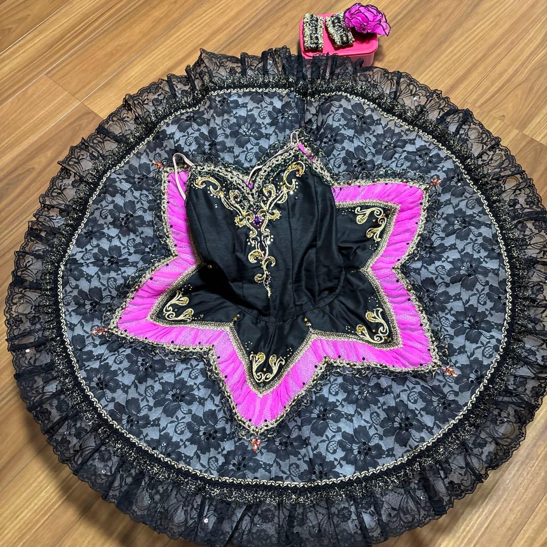 バレエ衣装 黒とピンク 星形刺繍