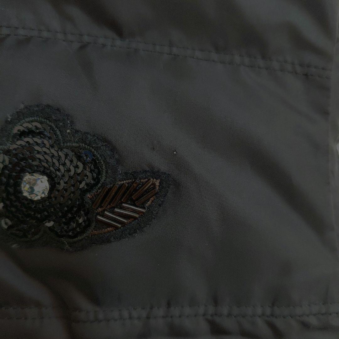 エムズグレイシー　ダウンベスト　フラワー刺繍 フーデット　ファー付き　ペプラム