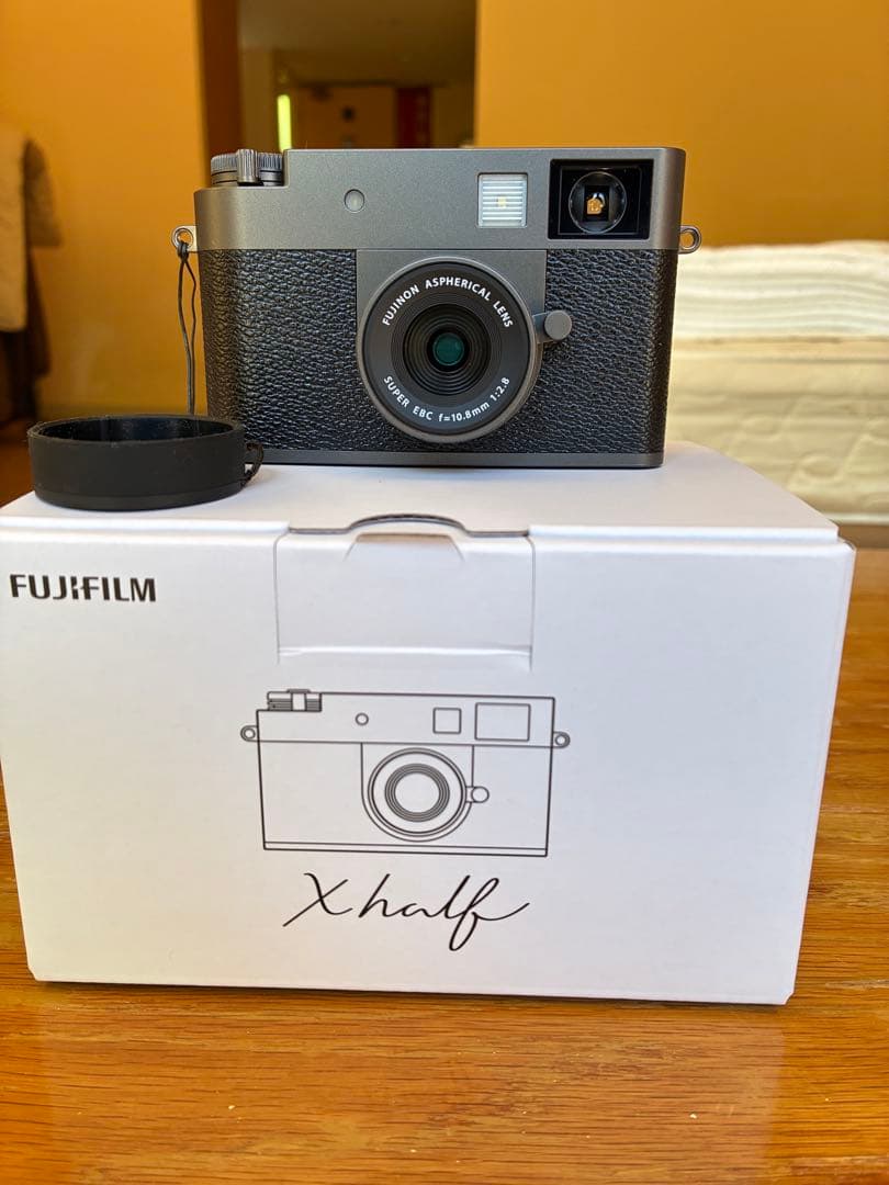 FUJIFILM Xhalf コンパクトデジタルカメラ　チャコールシルバー