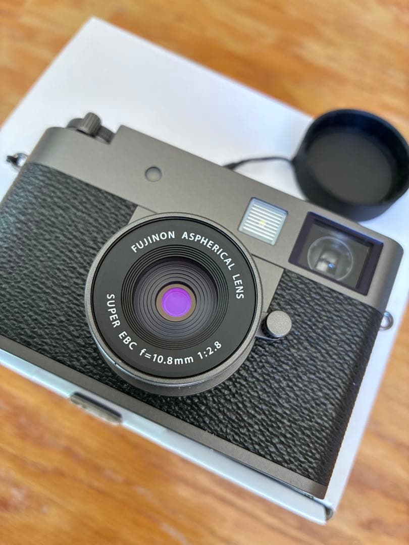 FUJIFILM Xhalf コンパクトデジタルカメラ　チャコールシルバー