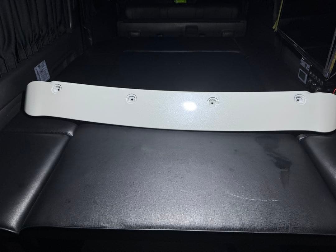 ハイエース リアスポイラー新品未使用。