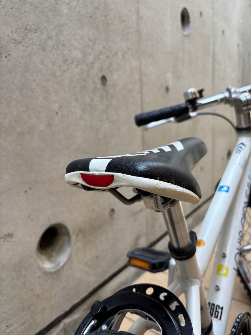 【現地取引可能】LOUIS GARNEAU 20インチ ホワイトLGS-J206