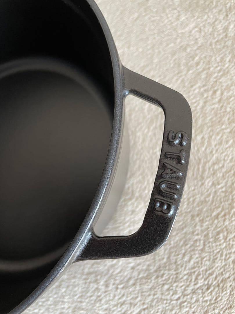 staub ストウブ　ココットラウンド　24cm 黒　ブラック