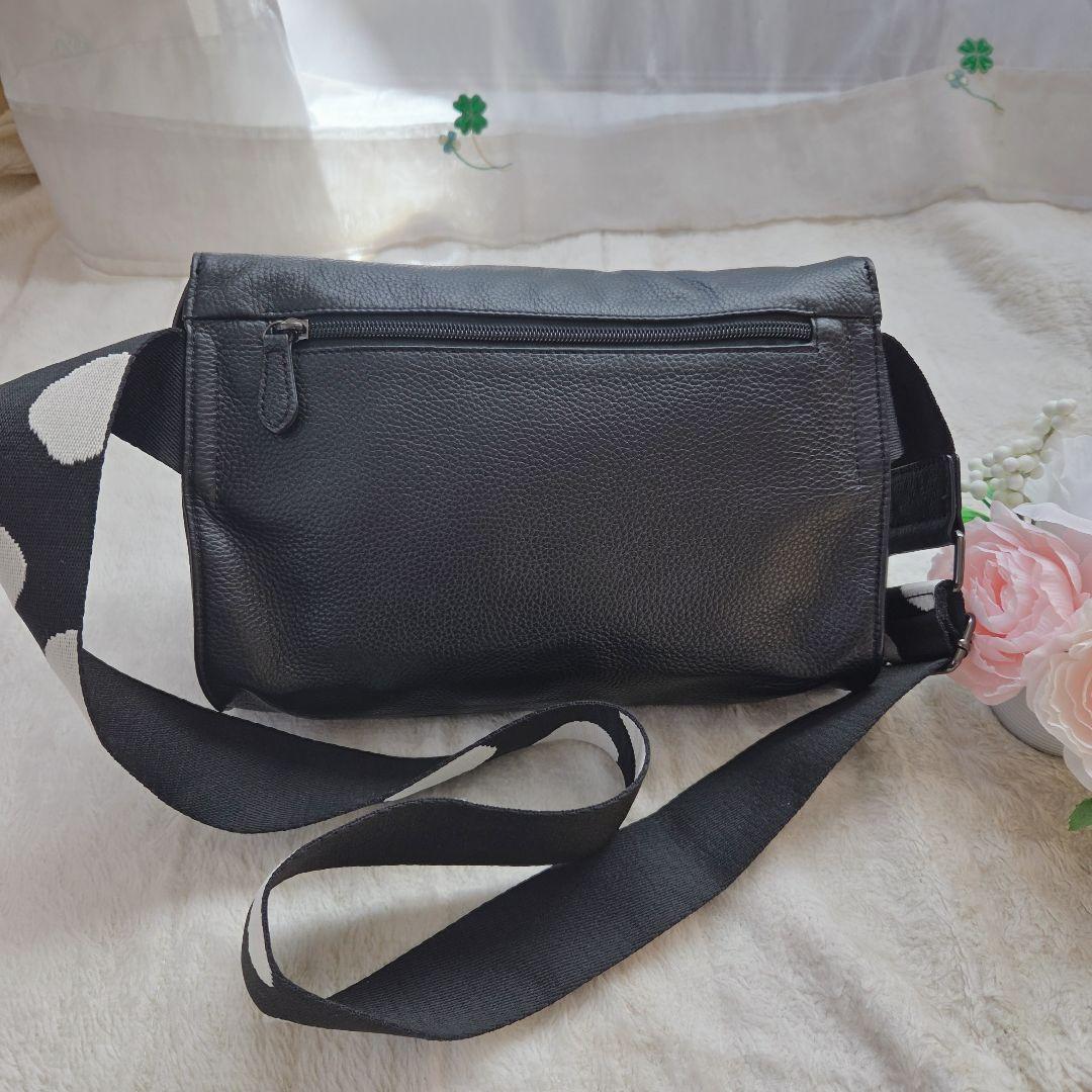 イアパピヨネ 柄ワイドテープショルダーバッグ　ダルメシアン ボディバッグ 黒