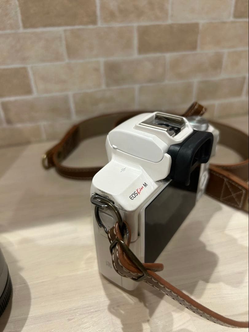 Canon EOS Kiss M ホワイト ダブルレンズキット wi-fi付き