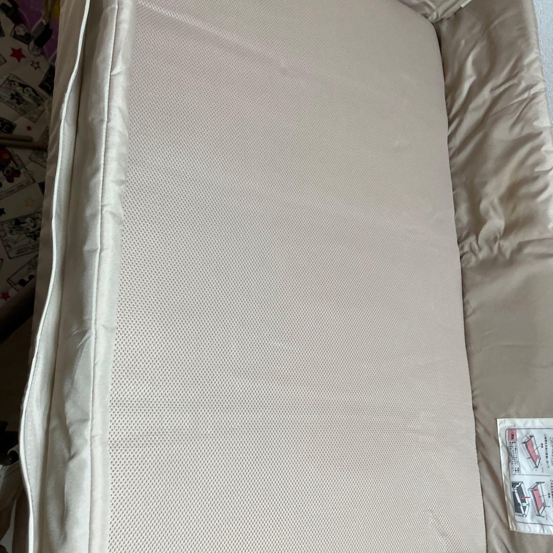 アップリカ　ココネルエアー折りたたみ式ベビーベッド ココアブラウン色