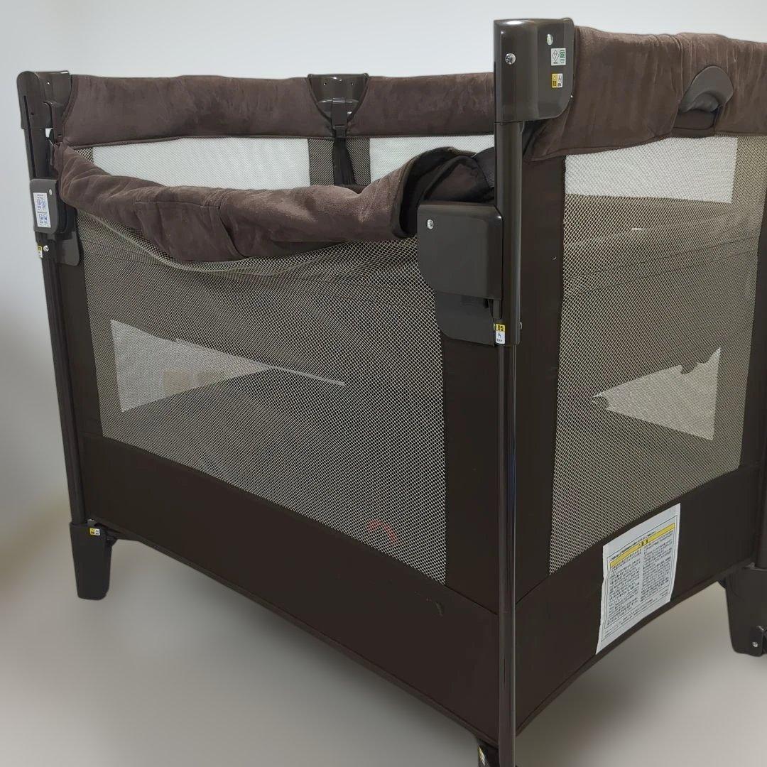 アップリカ　ココネルエアープラス　チョコレートブラウン　ベビーベッド