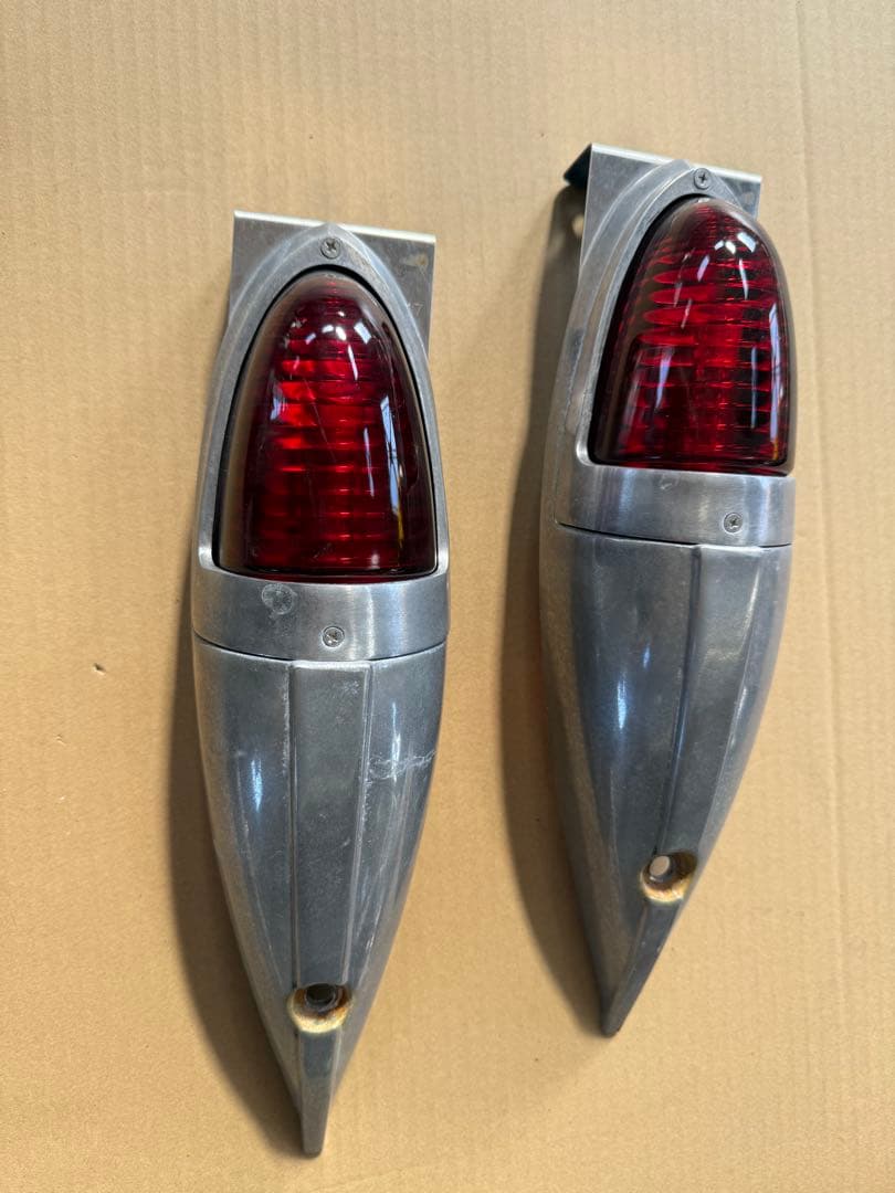 ナマズマーカー　大　2個セット 赤　デコトラ　トラック部品　ステイ付