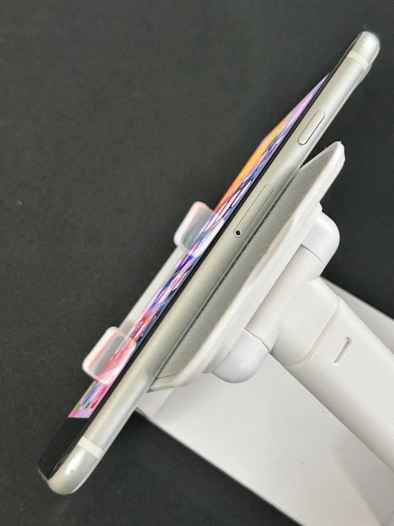 m*i様 訳あり格安スタート!SIMフリーApple iPhoneSE2 64G