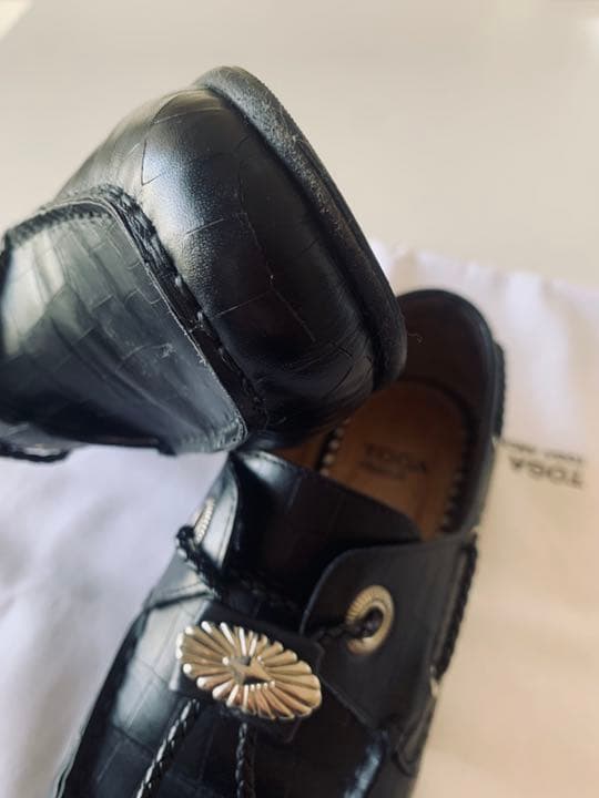 【TOGA PULLA 】レザー EMBOSSED ローファー