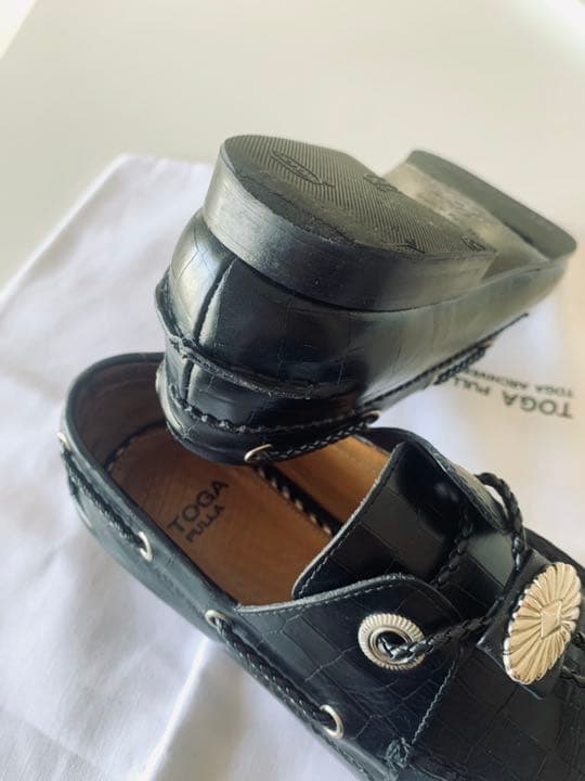 【TOGA PULLA 】レザー EMBOSSED ローファー