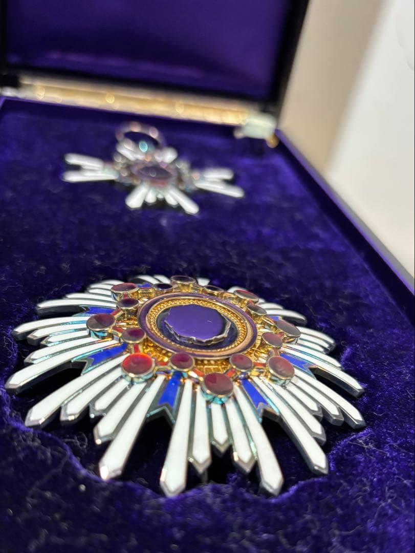 極美品 勲一等瑞宝章 共箱付き 勲章 徽章 当時物 現状品