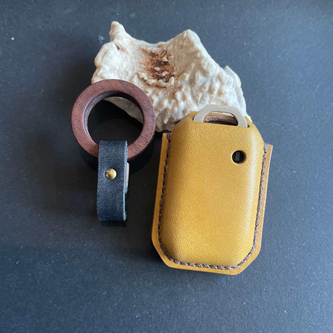にゃんこ様用レザー製キーケース、ウォルナット製エアコンダイヤル、給油口オープナー