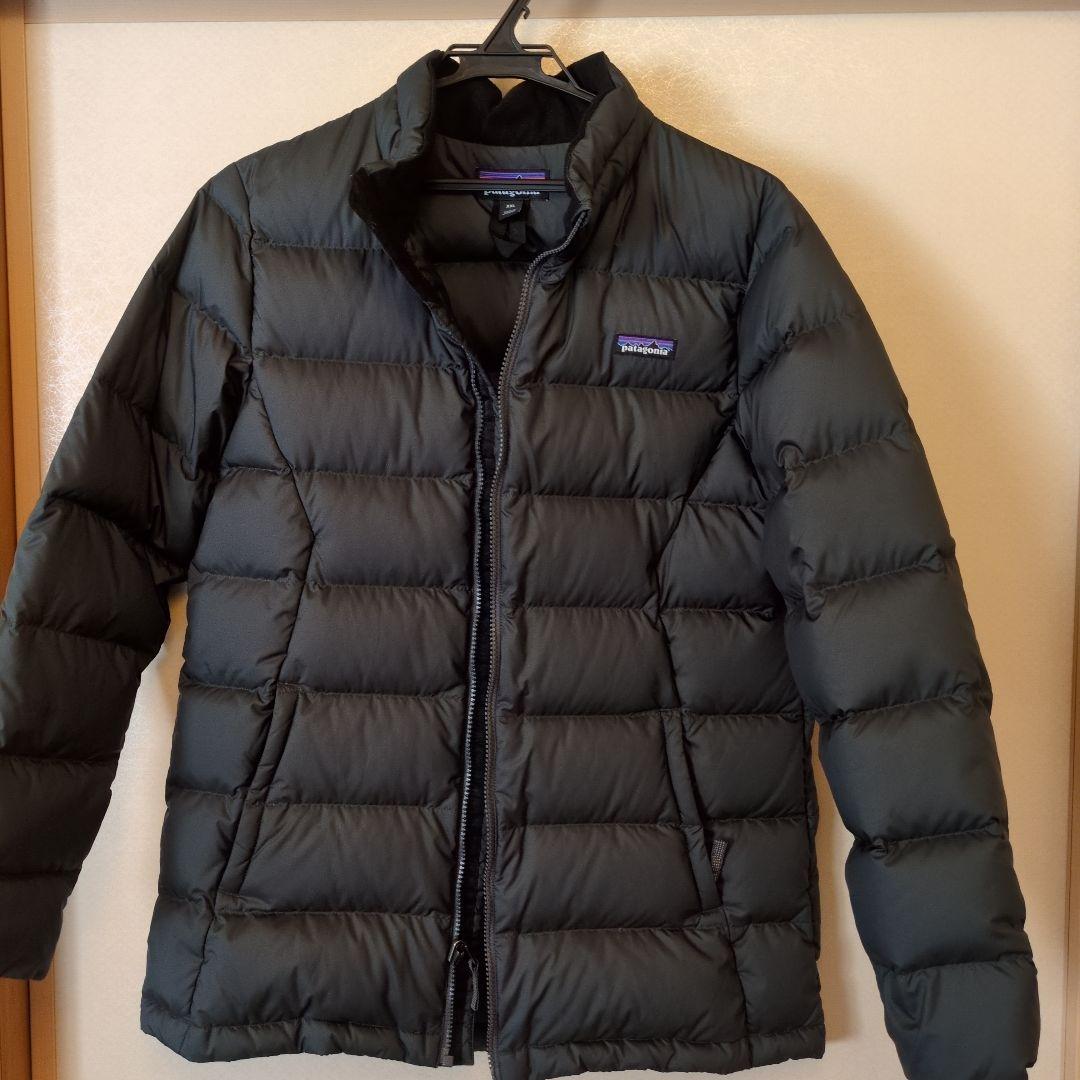 patagonia ブラック ダウンジャケット　レディース