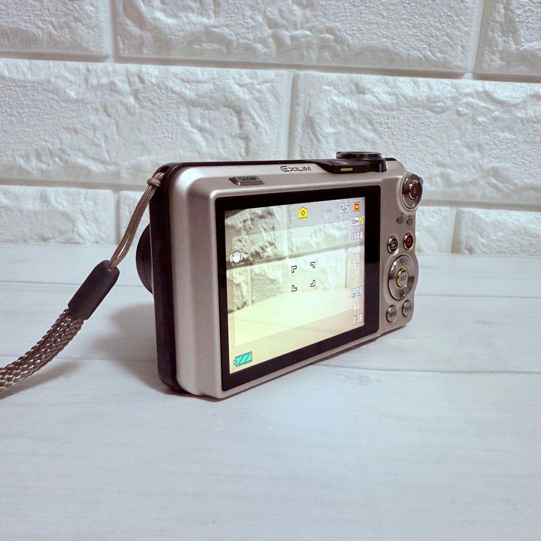 美品 CASIO EXILIM EX-FC150 ゴールド 高速連写＆HD動画