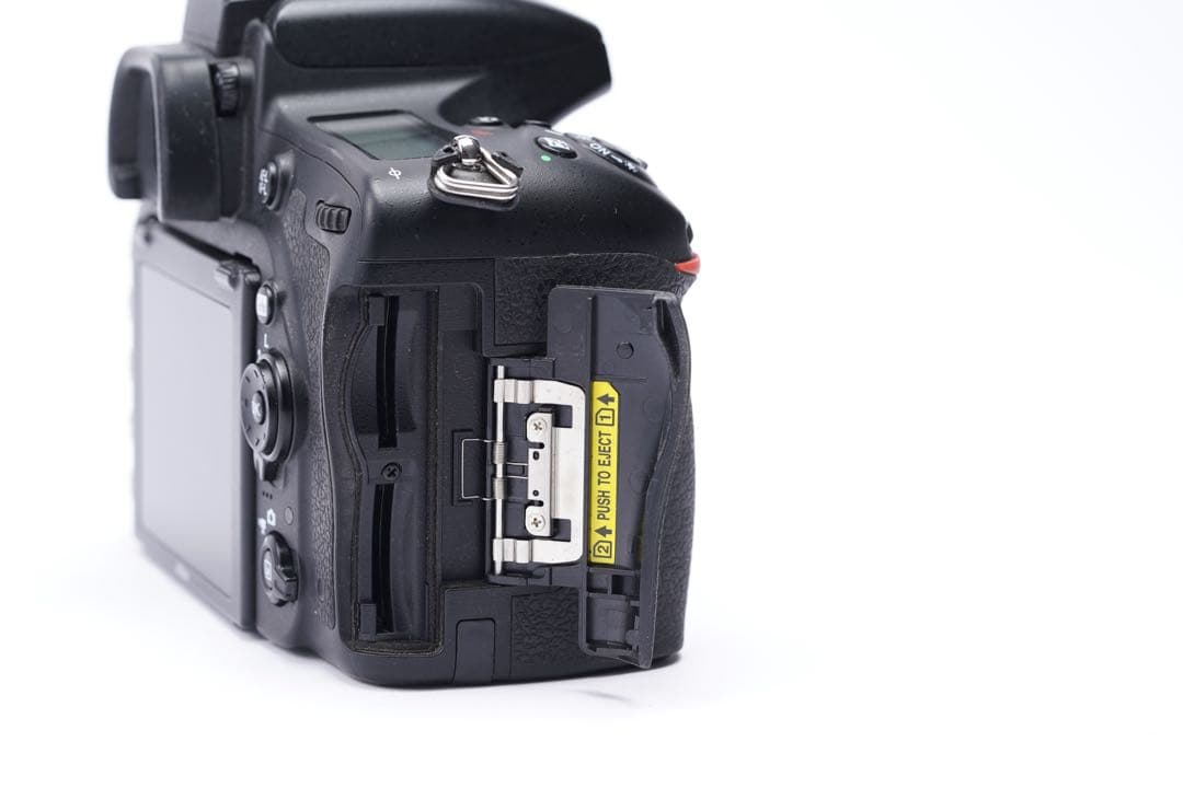 も*ち様 最終価格　Nikon D750 デジタル一眼レフカメラ バッテリーパッ