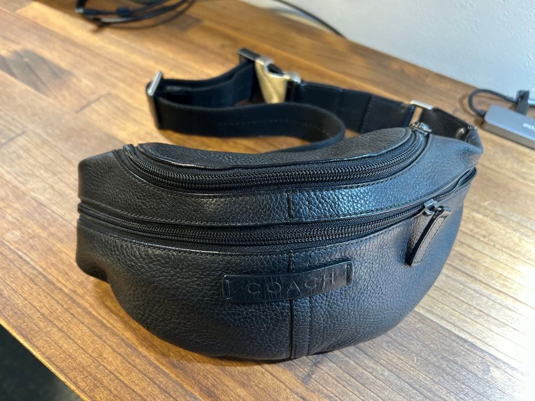 COACH ブラック　ボディバッグ　ウエストポーチ　ショルダーバッグ　コーチ