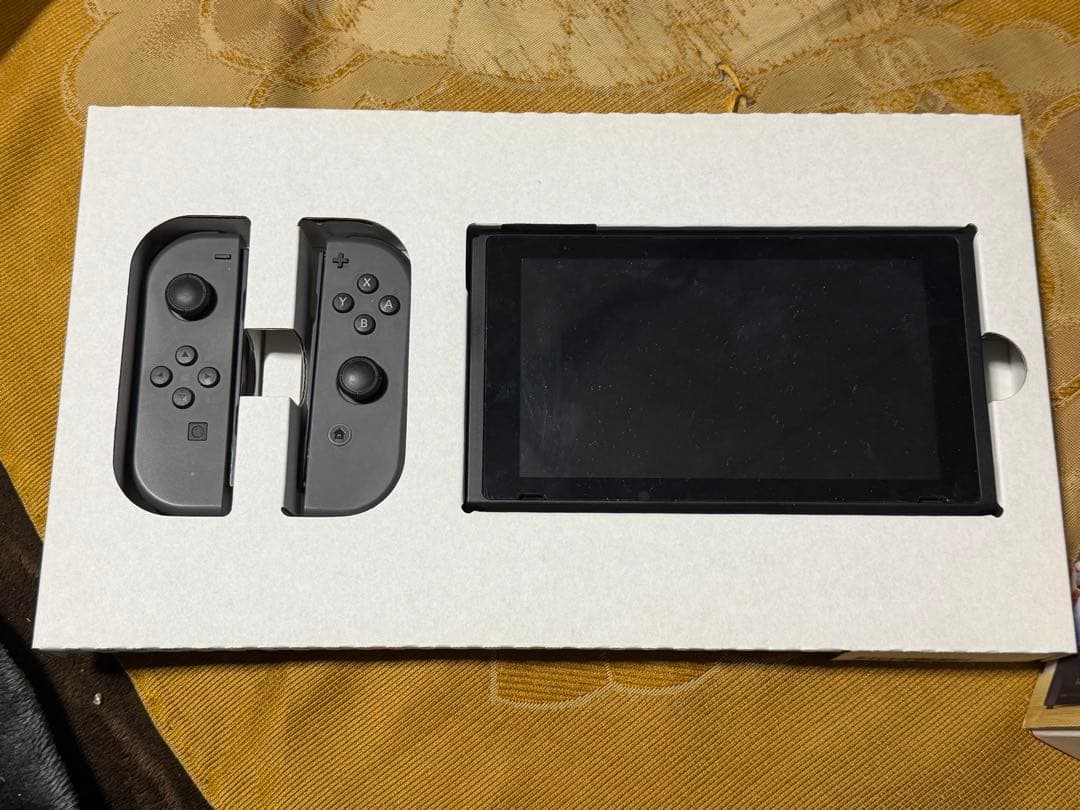 Nintendo Switch 本体 グレー　モニター黄ばみあり
