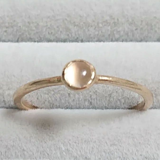 k10イエローゴールド ムーンストーン リング ピンキー 10金 6月誕生石