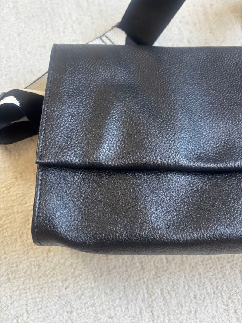 ear PAPILLONNER 本革　ボディバック