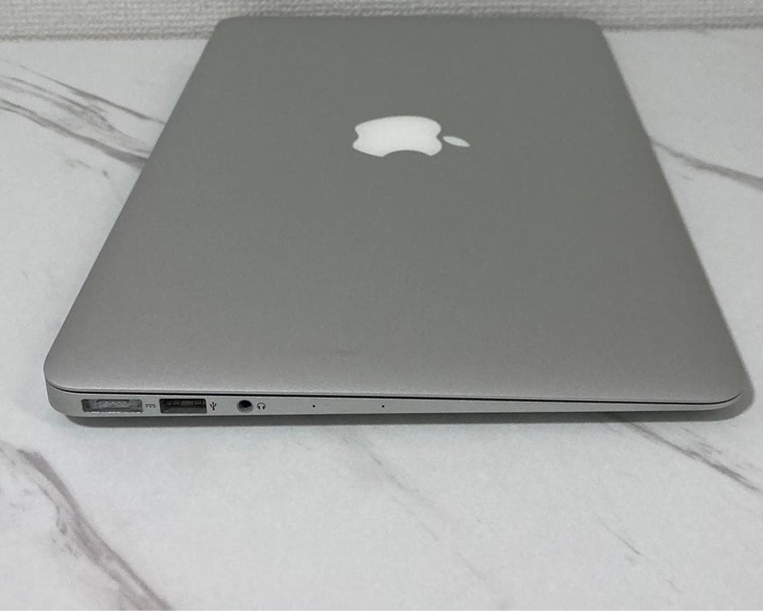 MacBook本体 MacBook Air 11 inch i5 4GB 128GB 2013