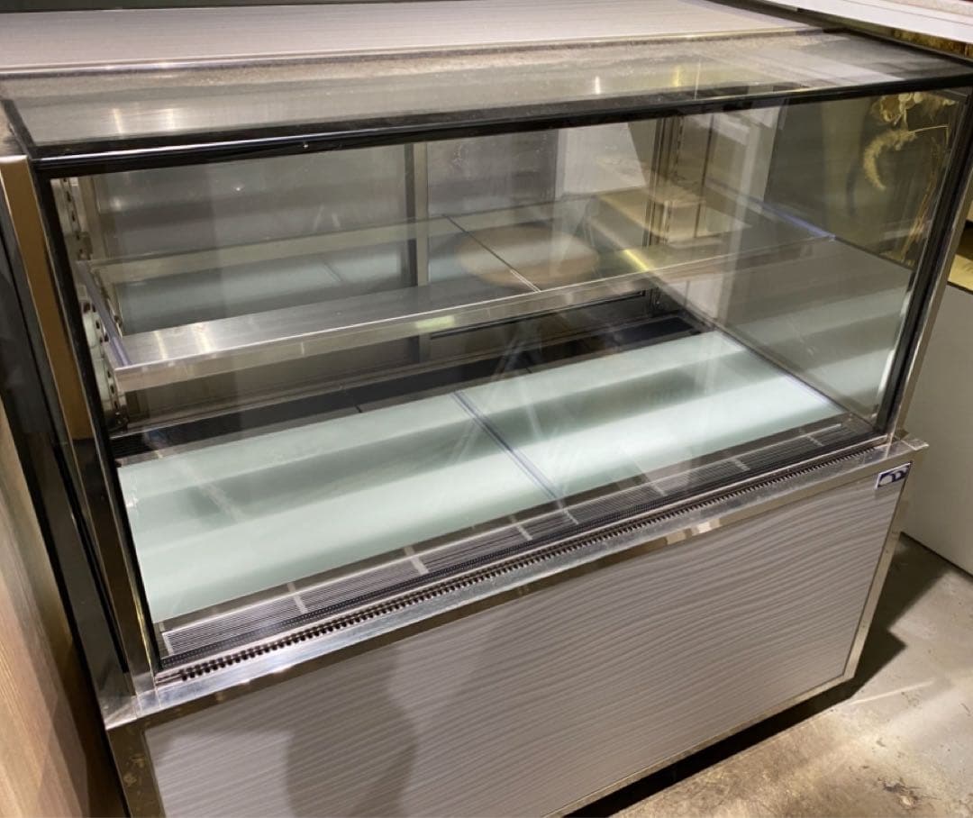 大型ショーケース冷蔵庫 シルバー 2段棚付き