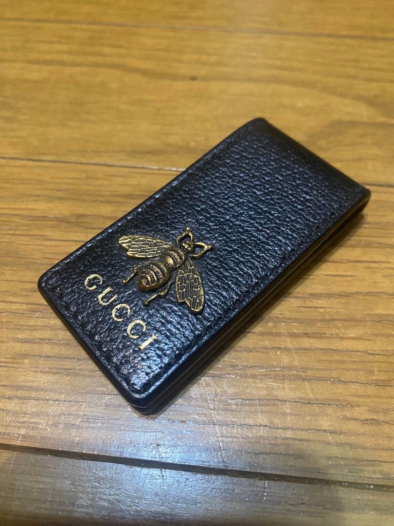 【希少/美品】GUCCI ブラックレザー　蜂　マネークリップ / 財布