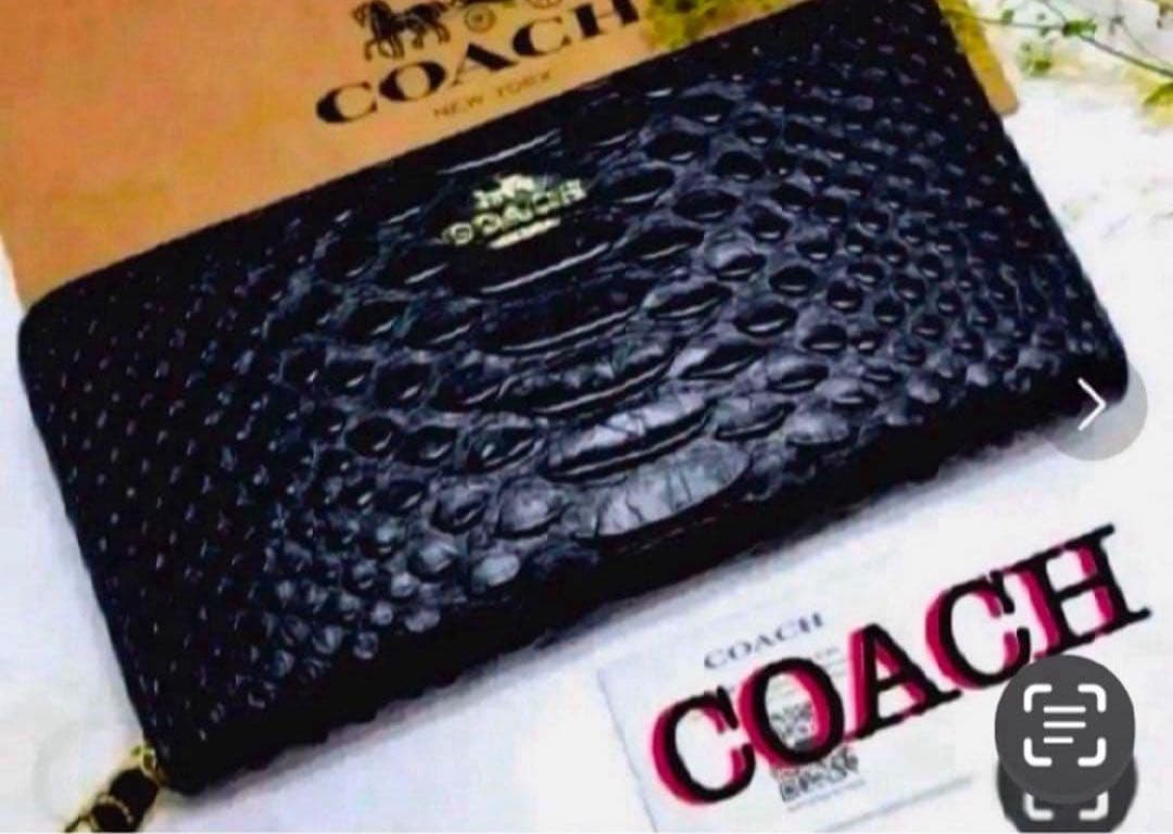 新品未使用品コーチエンボスドスネークレザー長財布【ブラック黒】メンズ　レディース