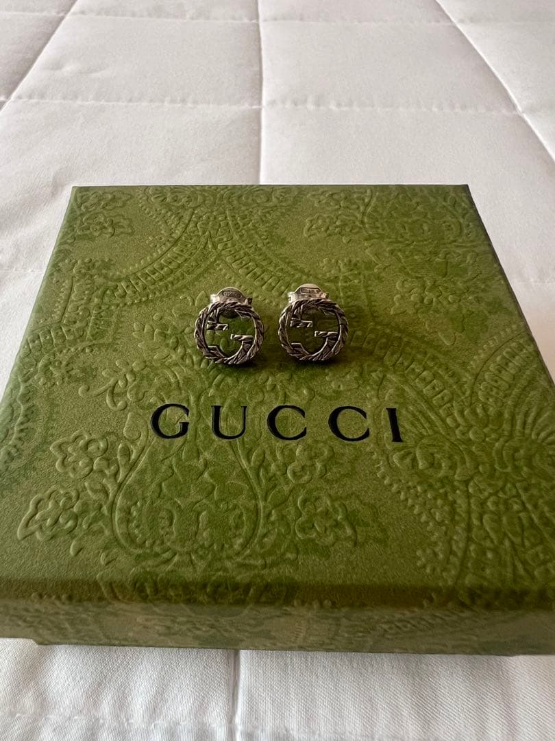 GUCCI ピアス　インターロッキングG 燻　ユニセックス
