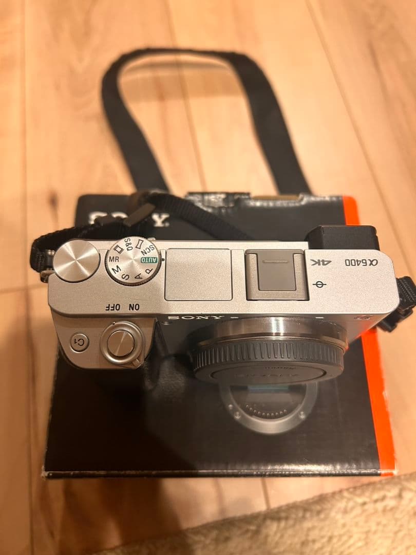 人気のシルバー色カメラ　SONY α6400 ミラーレス一眼カメラセット