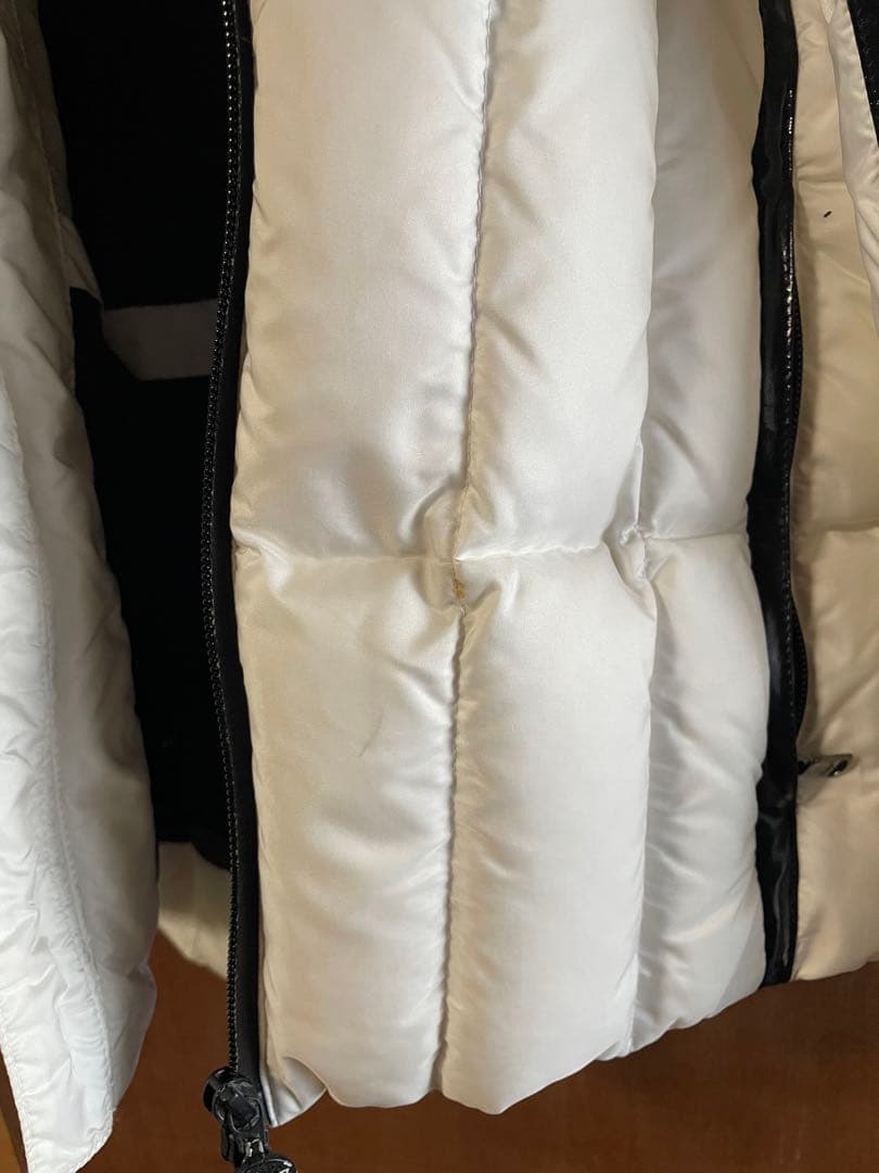 EA7 フード付きホワイトダウンジャケット