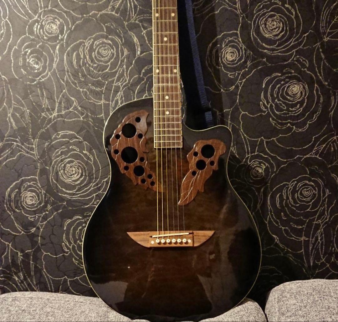 木目の綺麗なオベーションデザインのギター