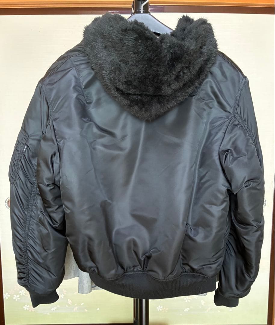 岩田着FW22 Supreme Faux Fur Reversible MA-1
