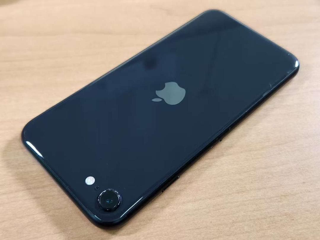 020500C iPhone SE A2296 64GB 最大容量88%