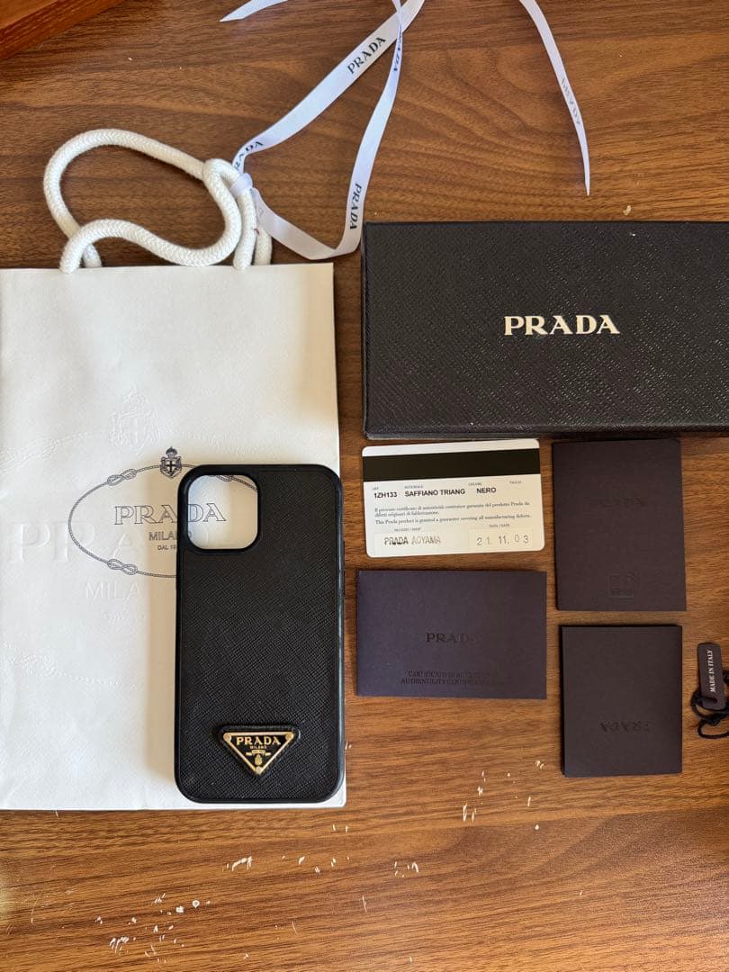 PRADA ブラックレザー iPhoneケース　正規品